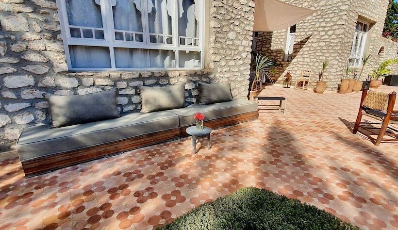 بنسيون La Maison Des Ailleurs