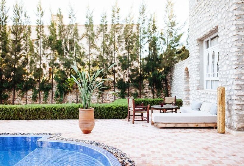 بنسيون La Maison Des Ailleurs