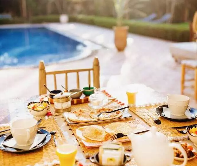 ペンション La Maison Des Ailleurs