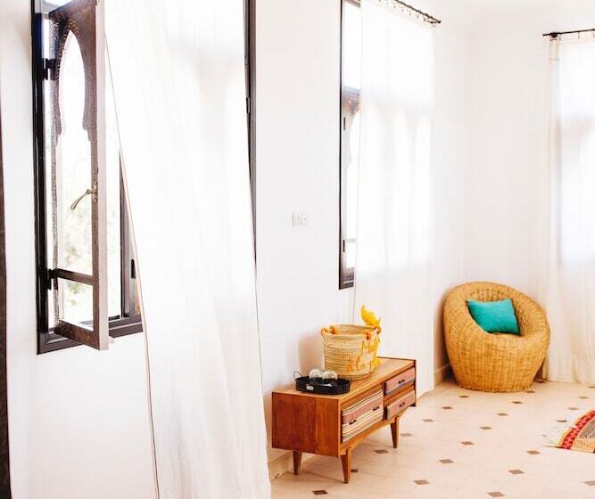 بنسيون La Maison Des Ailleurs