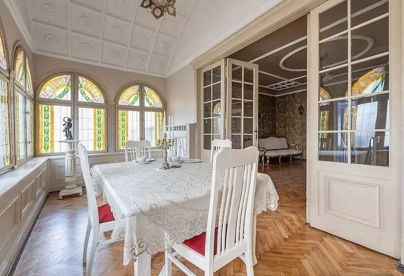 ペンション Pałacyk Deja Vu Residence