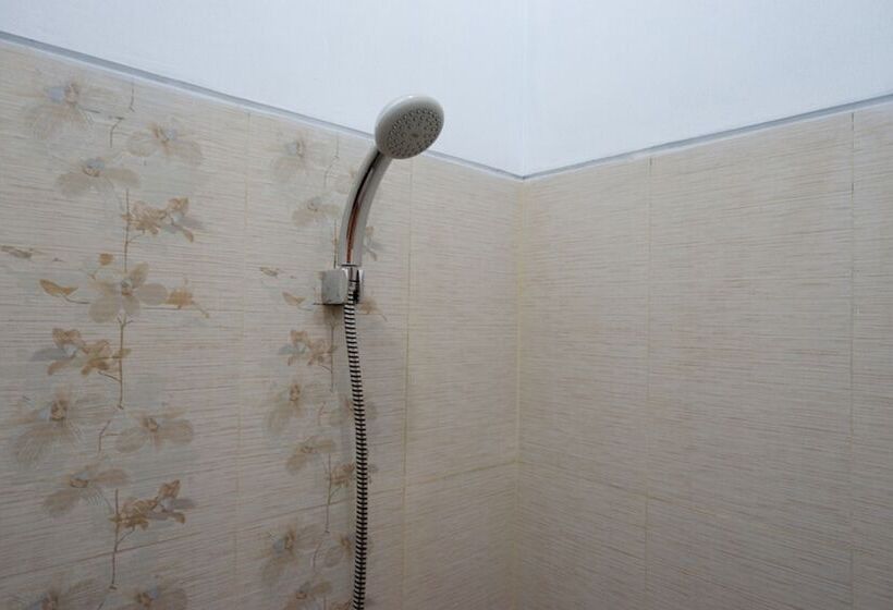 پانسیون Reddoorz Syariah Near Stasiun Tegal