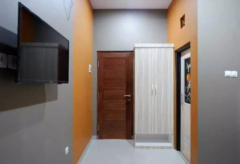 Majatalo Reddoorz Syariah Near Stasiun Tegal