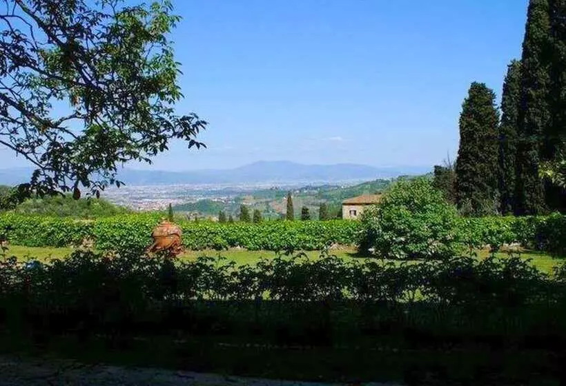 Plush Farmhouse In Bacchereto With Swimming Pool