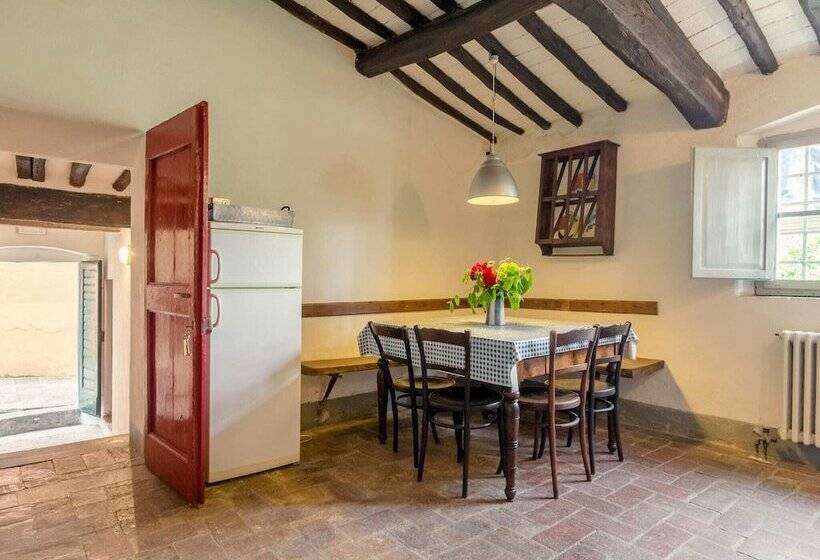 Plush Farmhouse In Bacchereto With Swimming Pool