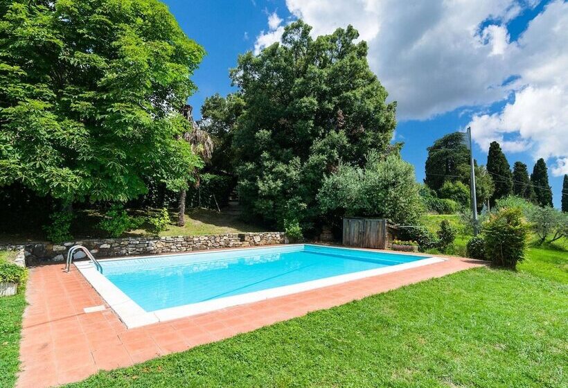 Plush Farmhouse In Bacchereto With Swimming Pool