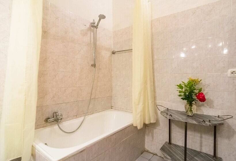 Plush Farmhouse In Bacchereto With Swimming Pool