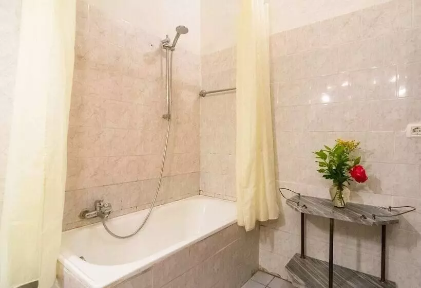 Plush Farmhouse In Bacchereto With Swimming Pool