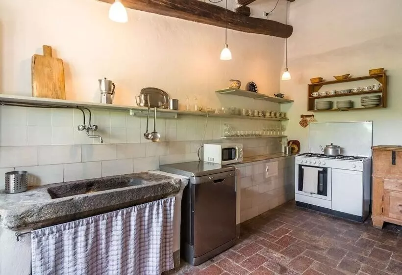 Plush Farmhouse In Bacchereto With Swimming Pool