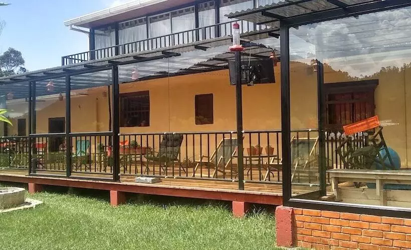ユースホステル Subachoque Hostal