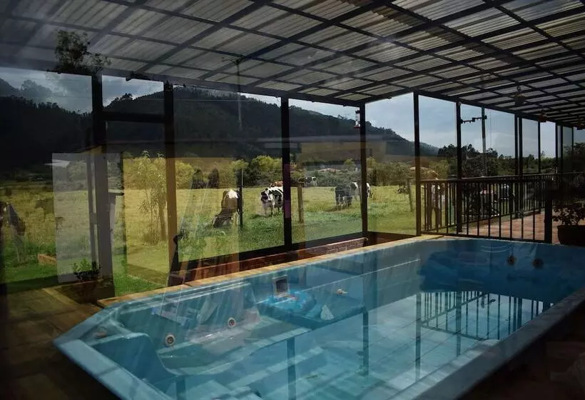 ユースホステル Subachoque Hostal