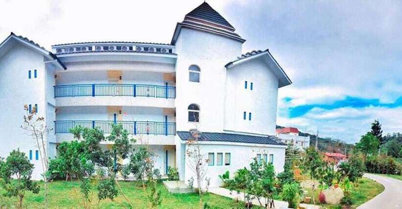 تختخواب و صبحانه Magnni Villa