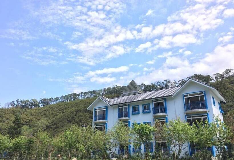 تختخواب و صبحانه Magnni Villa