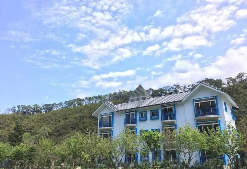 تختخواب و صبحانه Magnni Villa