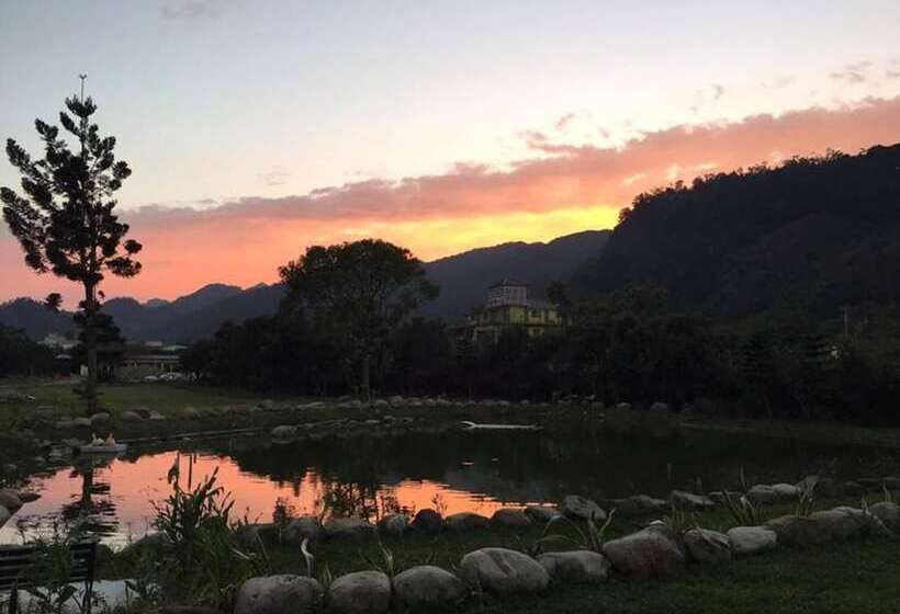 تختخواب و صبحانه Magnni Villa