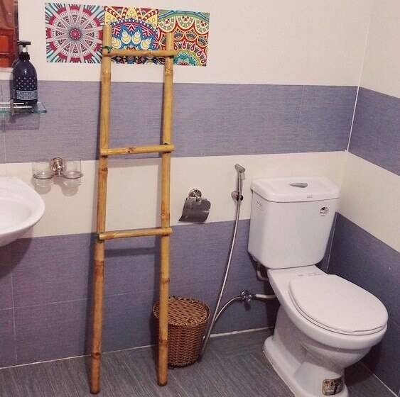 Codo Bee Capsule Garden Hostel