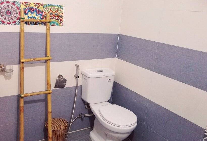 Codo Bee Capsule Garden Hostel