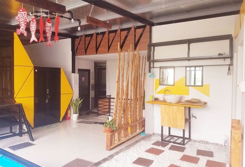 Codo Bee Capsule Garden Hostel