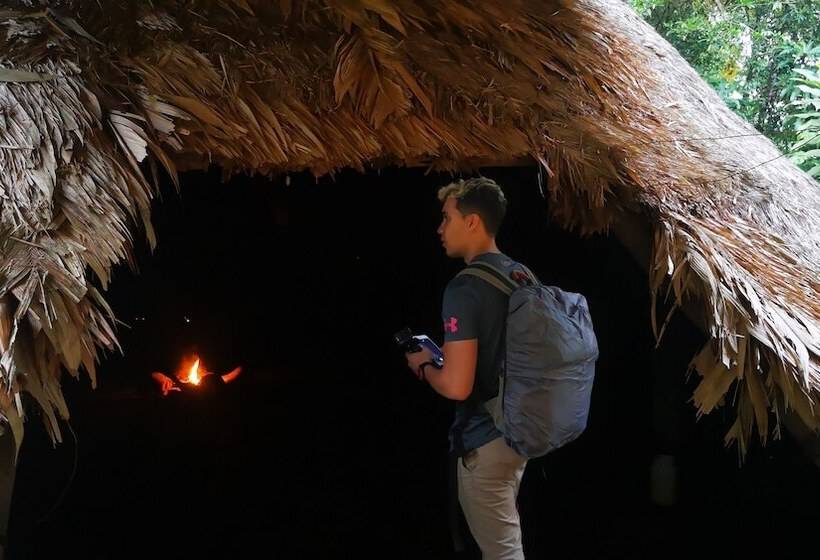 בית מלון כפרי Ditsowou Lodge & Tours