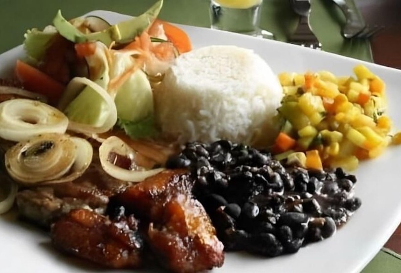 בית מלון כפרי Ditsowou Lodge & Tours