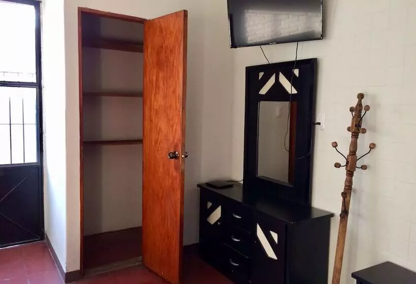 ホテル Hostal Casa Purpura