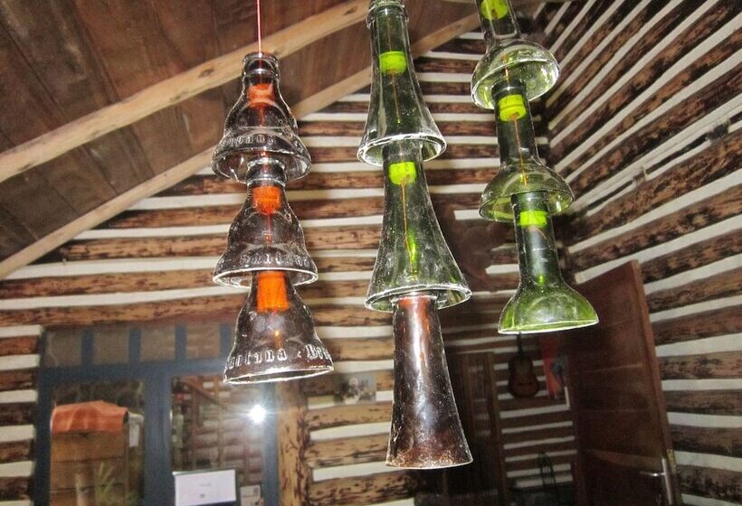 ホテル Hosteria La Roulotte Mindo