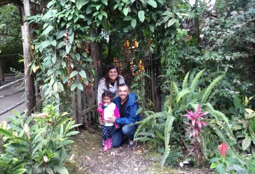 ホテル Hosteria La Roulotte Mindo