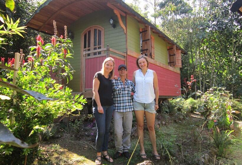 ホテル Hosteria La Roulotte Mindo