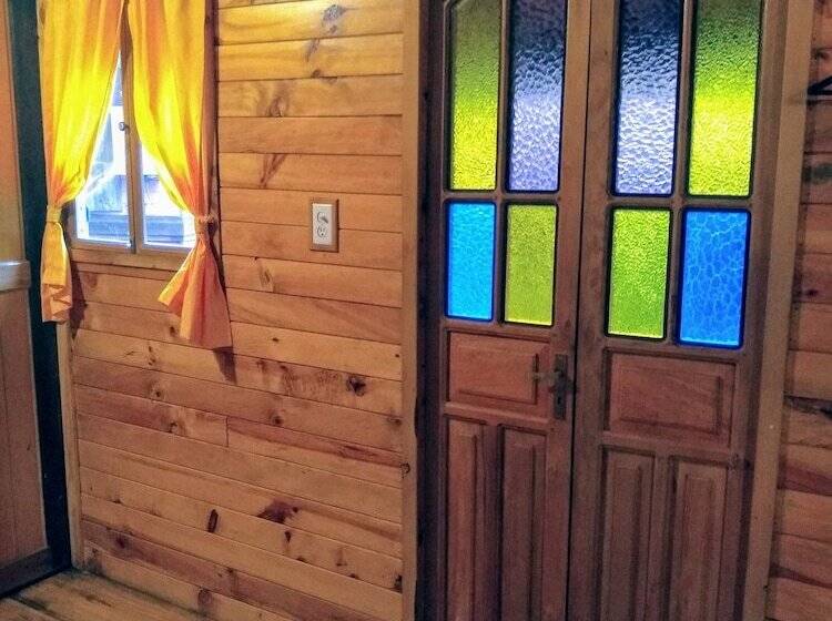 ホテル Hosteria La Roulotte Mindo