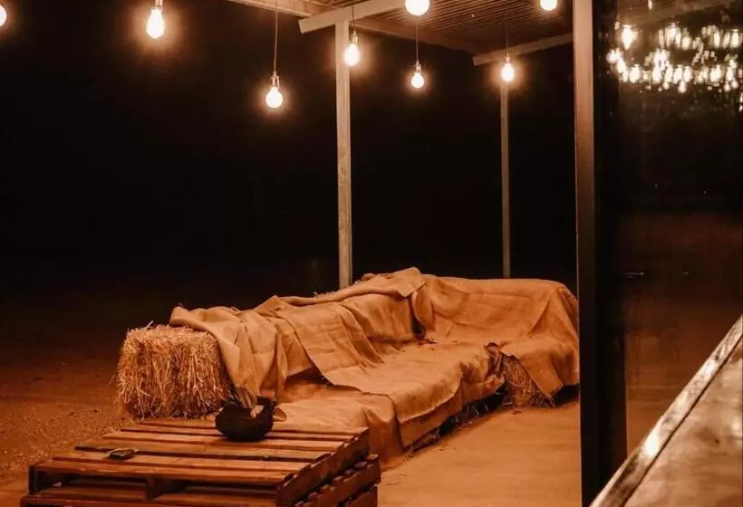 هتل Kifaru Luxury Lodge & Bush Camp