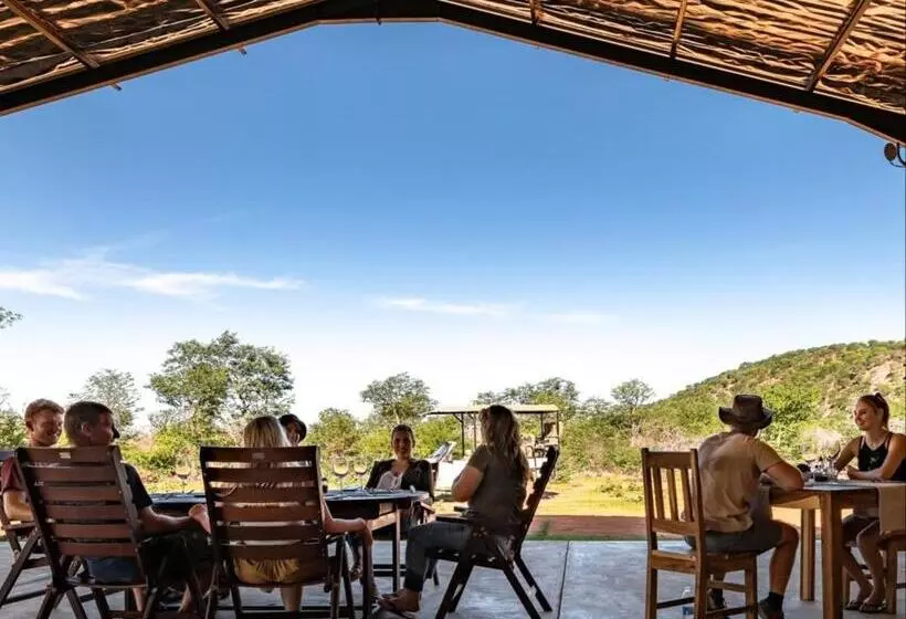 هتل Kifaru Luxury Lodge & Bush Camp