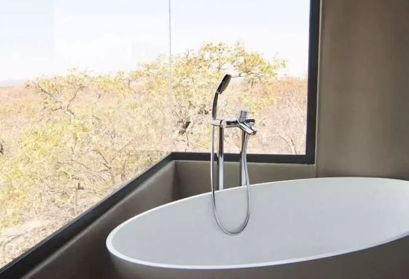 هتل Kifaru Luxury Lodge & Bush Camp