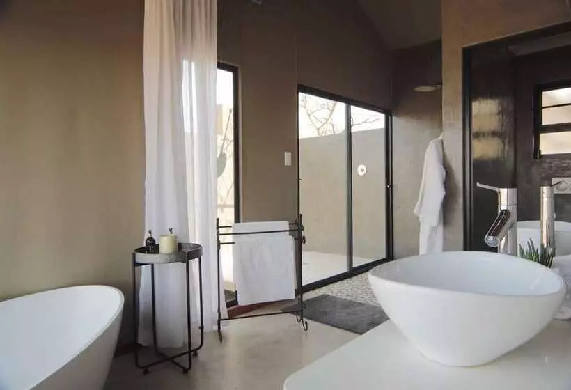 هتل Kifaru Luxury Lodge & Bush Camp