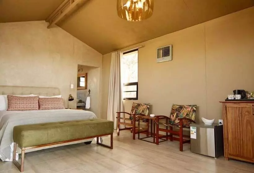 هتل Kifaru Luxury Lodge & Bush Camp