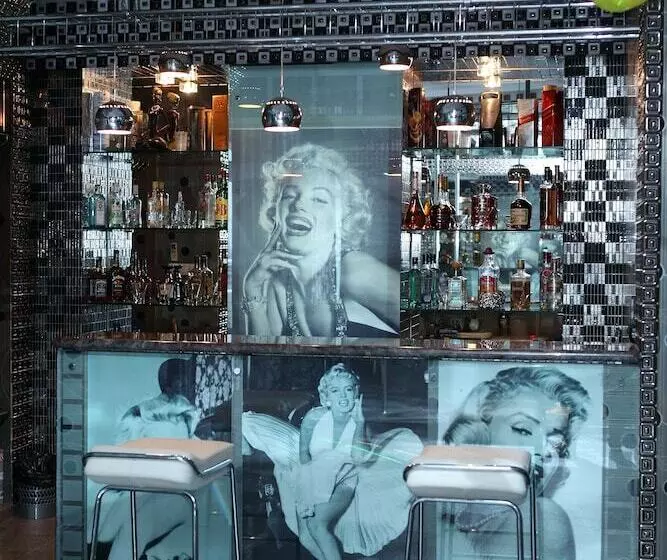ホテル Monroe