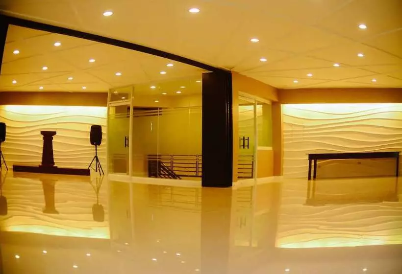 Hotelli Southgate Inn