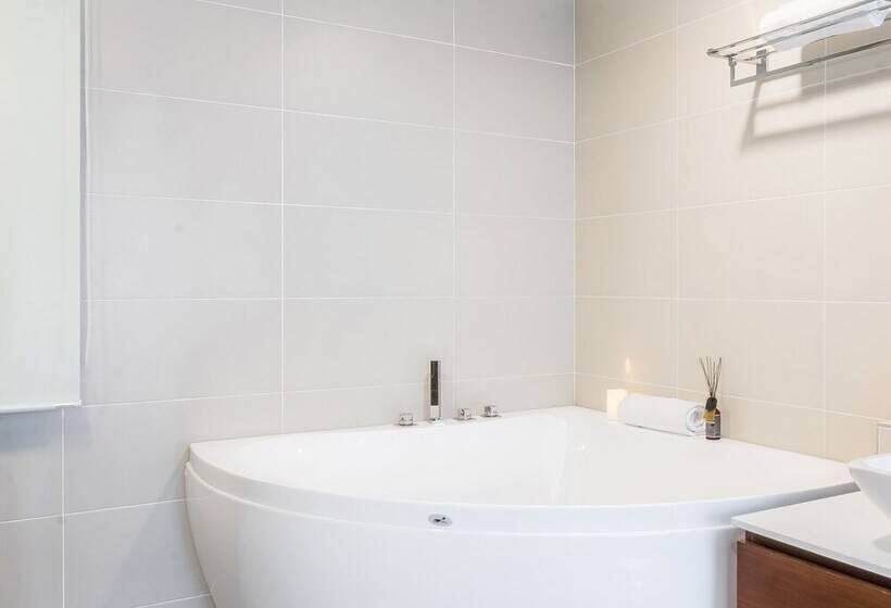 בית מלון כפרי The Haven Lakeside Suites By Verve