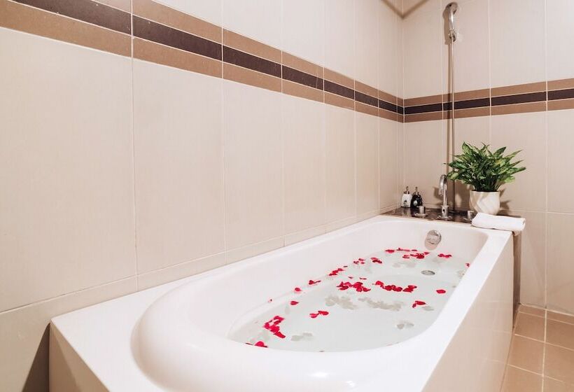 Hotelli White Palace Thai Binh