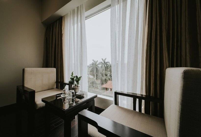 Hotelli White Palace Thai Binh