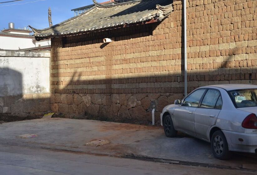 Hua Linglong Courtyard Inn