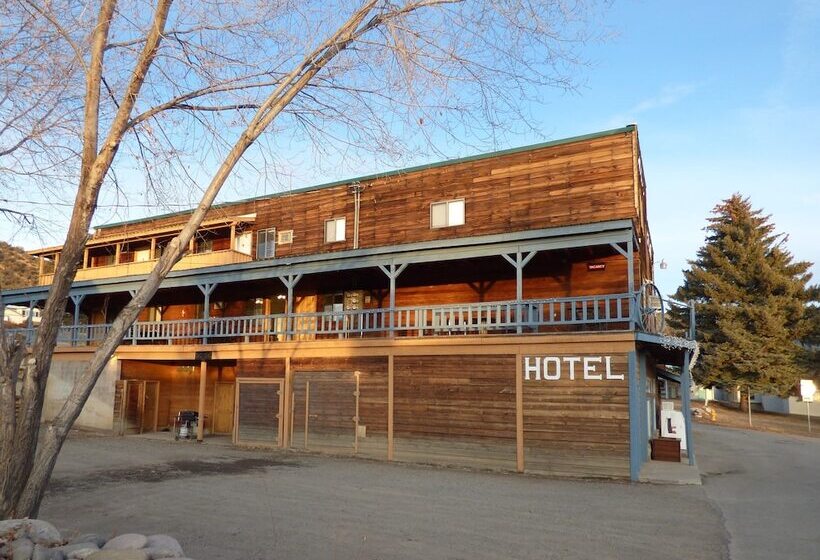 The Hitching Post Hotel And Farm Store