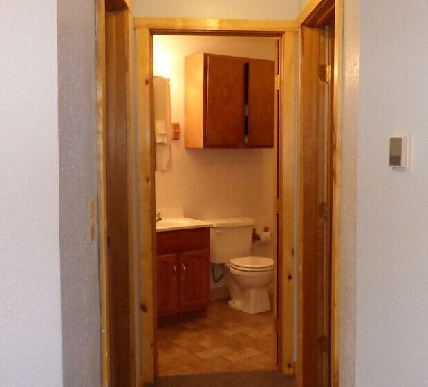 The Hitching Post Hotel And Farm Store