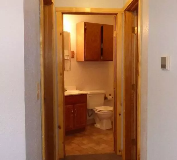 The Hitching Post Hotel And Farm Store