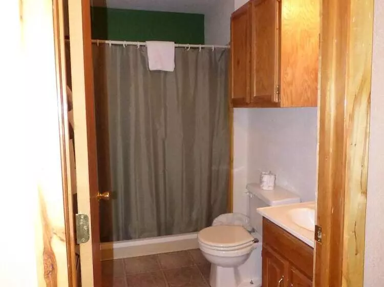 The Hitching Post Hotel And Farm Store