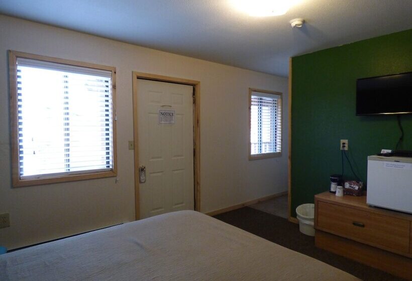 The Hitching Post Hotel And Farm Store