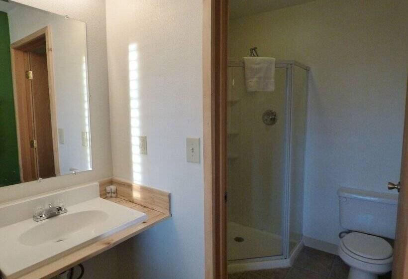 The Hitching Post Hotel And Farm Store