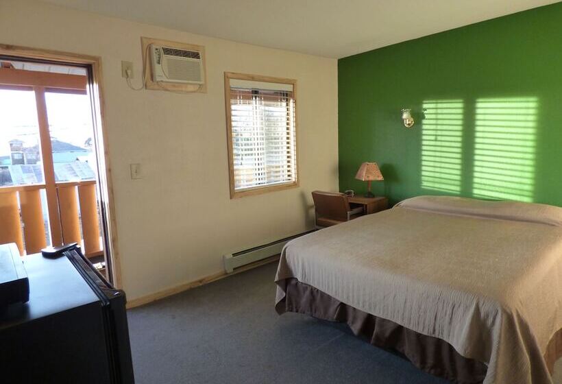 The Hitching Post Hotel And Farm Store