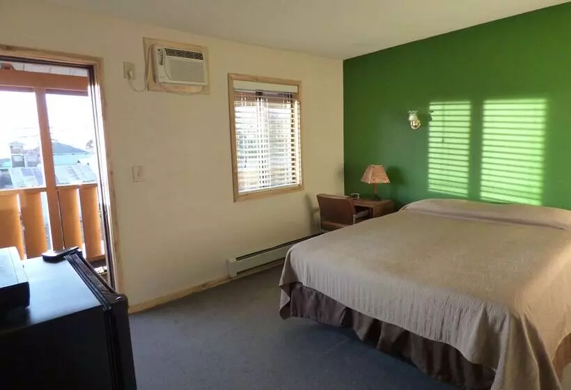 The Hitching Post Hotel And Farm Store