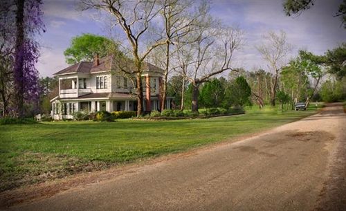 Bed and Breakfast Texas Forest Country Retreat