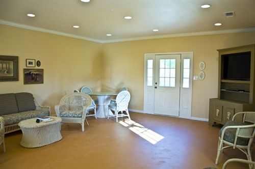 Bed and Breakfast Texas Forest Country Retreat